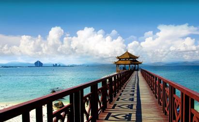 【尊貴之旅】<天涯海角、南山、蜈支洲島、帆船出海、海昌夢幻海洋不夜城、呀諾達>雙飛四天游